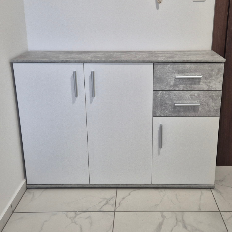 Lesnina omara za čevlje v belo sivi barvi sestavljena