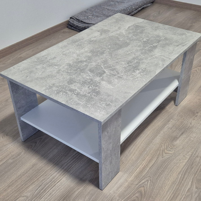 Lesnina klubska mizica v sivo beli barvi sestavljena