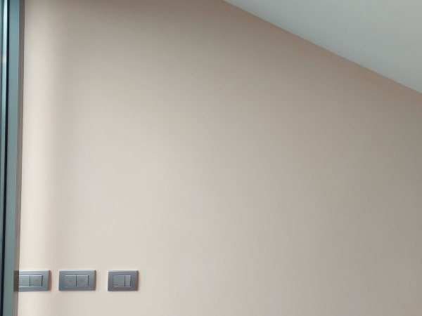 Prenova hiše prepleskana soba za bilijard