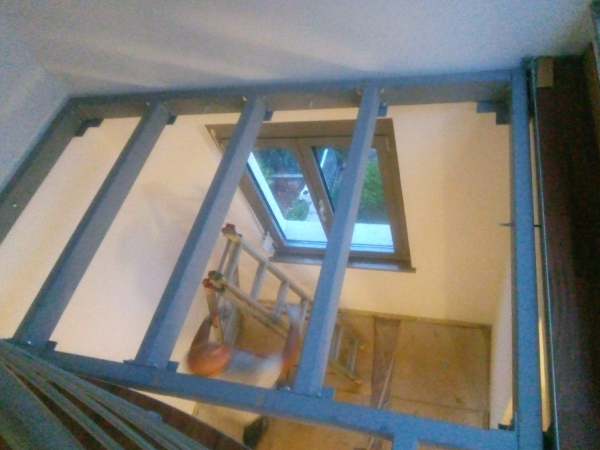 Prenova hiše suhomontažna dela vgrajeni geberit in polica za umivalnik