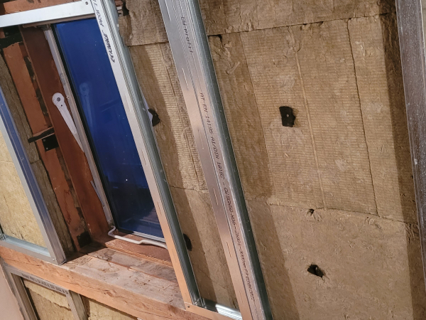 Odstranjevanje dotrajane izolacije v mansardi