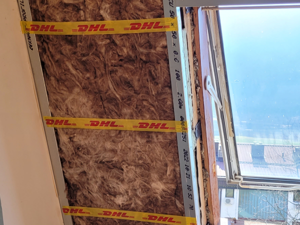 Polaganje nove izolacije iz kamene volne v mansardi - faza 2