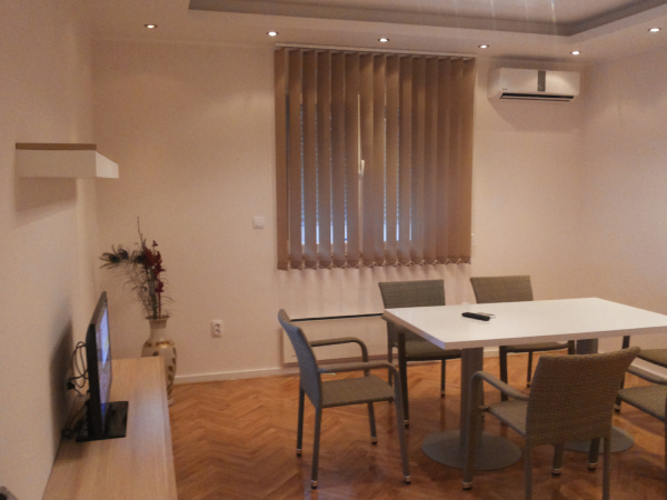 Prenova hiše zaključena in prepleskana delovna soba