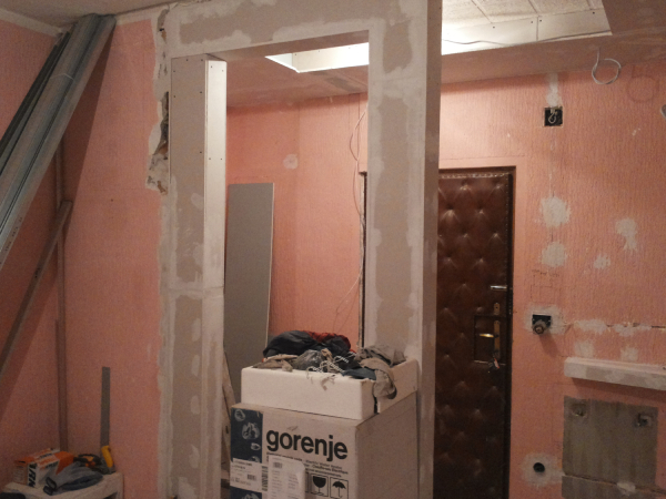 Prenova hiše suhomontažna dela spuščeni strop dnevna soba in predelna stena