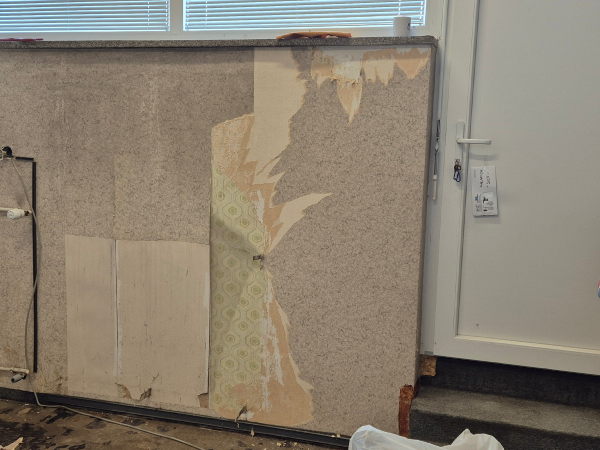 Odstranjevanje starih tapet