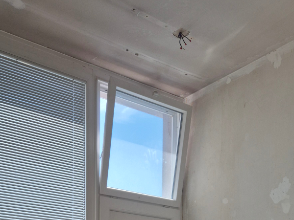 Polaganje nove izolacije iz kamene volne v mansardi - faza 1