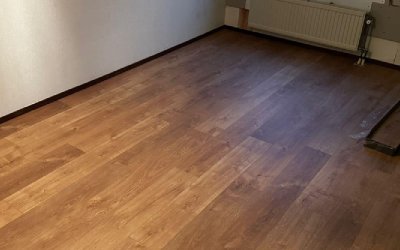 Polaganje laminata za hitro prenovo in sodoben videz tal